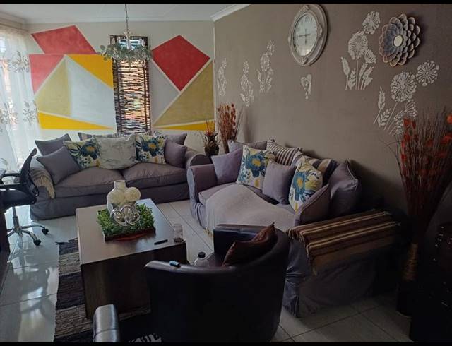 2 BEDROOM APARTMENT FOR SALE IN PRETORIA GARDENS